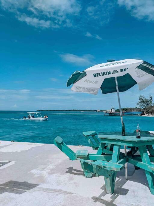 Vacation Home Blue Lotus Caye Caulker Exterior photo
