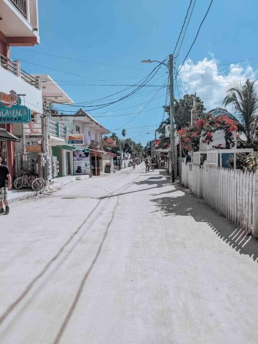 Vacation Home Blue Lotus Caye Caulker Exterior photo